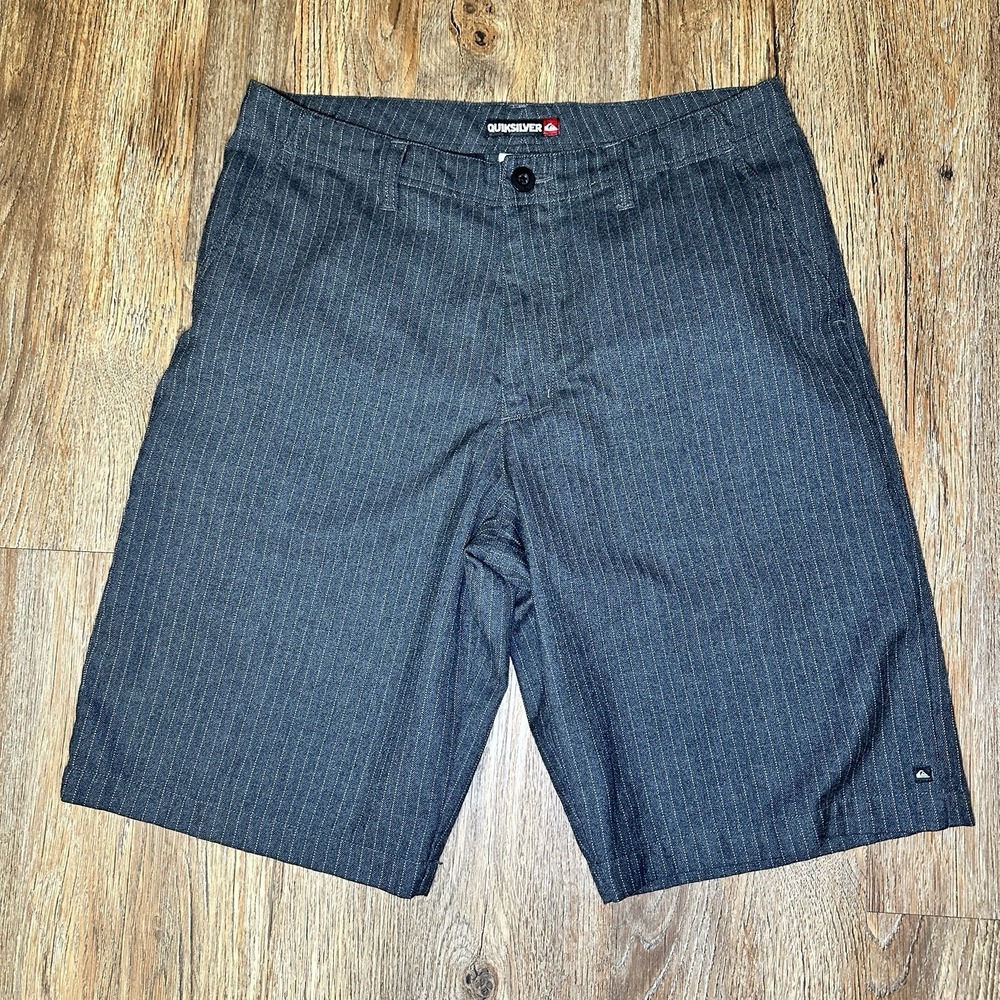 VINTAGE Quiksilver Mens 34 Charcoal Embroidery Walking Shorts Y2K Below the Knee